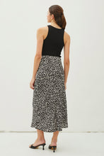 Load image into Gallery viewer, BLACK/WHITE FLORAL MIDI SKIRT
