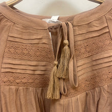 Load image into Gallery viewer, MOCHA LACE PEASANT TOP
